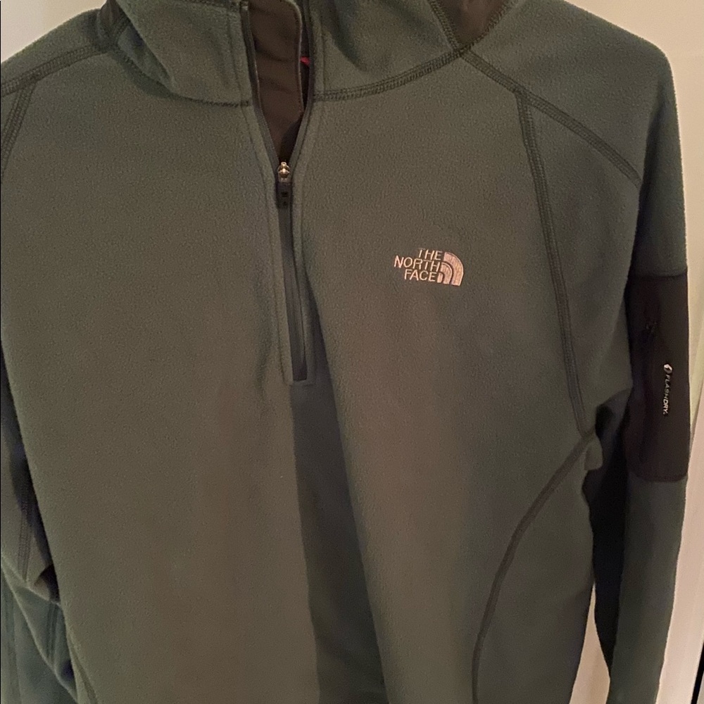 North Face Men’s L. Green/Olive light fleece.